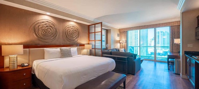 No Resort Fee Strip View Balcony+ Valet Parking