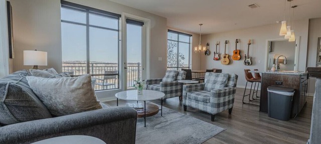 Luxurious Downtown Corner 2 bd 2bth-#220