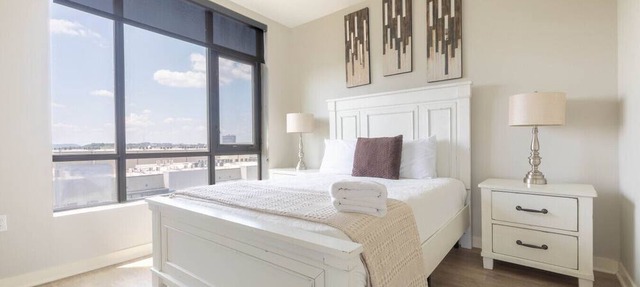 Luxurious Top Floor 2 Br 2 Ba Downtown Condo-#604