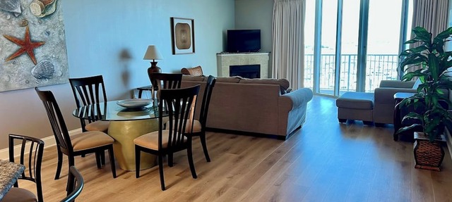 The Moorings 2 BR large LUXURY Unit Water Front TOP Floor