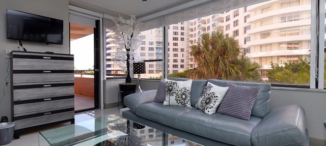 Family Friendly Modern Beachfront Apartment - 519