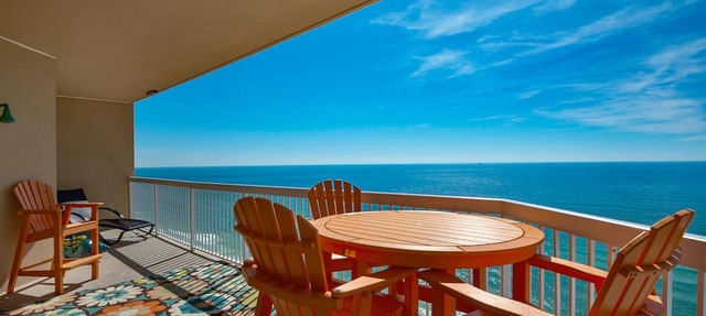 3-D Tour~PENTHOUSE~Panoramic Views~Windows on 3 sides~2 KING beds