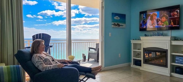 Best Beachfront Resort @ PCB Splash 1203E Free Beach Chairs Pools Crib