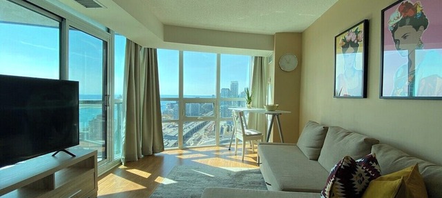 Stylish 1 Bedroom Condo with Unobstructed CN Tower View