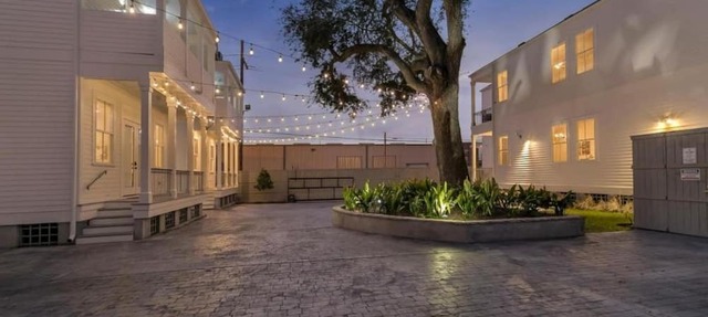 20% OFF Monthly | 10% OFF Weekly-Hosteeva 3 BR Cottage Close to St. Charles 5 m Ride to FQ