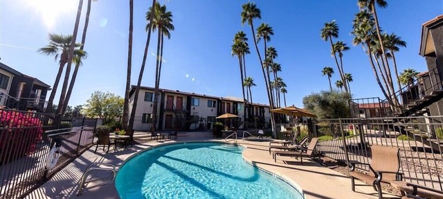 203 Enjoy our onsite amenities- golf putting green included!