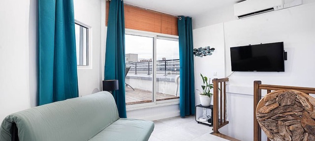 Paris 2nd Rooftop · 130m² Private Terrace · Eiffel & Sacré-Cœur View · 8p