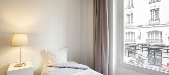 Luxurious, 2 Bedroom Apt. w/TERRACE (!) Central Two Blocks from Elysées Palace.