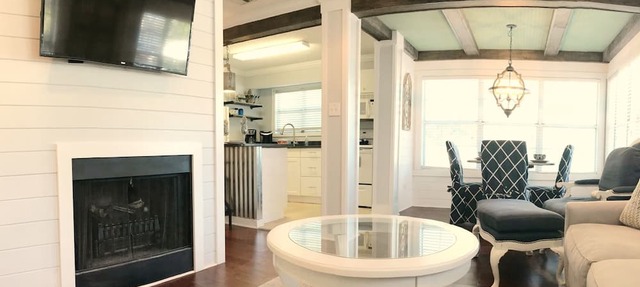 Best Location 1 bed 1 bath gated upscale condo with pool Sleeps 3 Fast free wifi