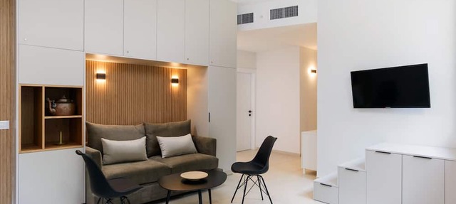 MAMAD Elegant Duplex with XL Patio by FeelHome