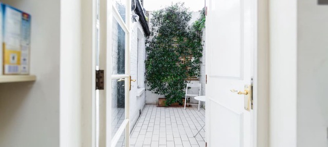Be in the heart of London at this gorgeous garden flat by Battersea park!