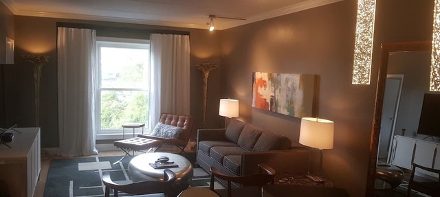 Music Row condo - NASHVEGAS! Guitar Swimming Pool. Cool-Comfortable-Modern!
