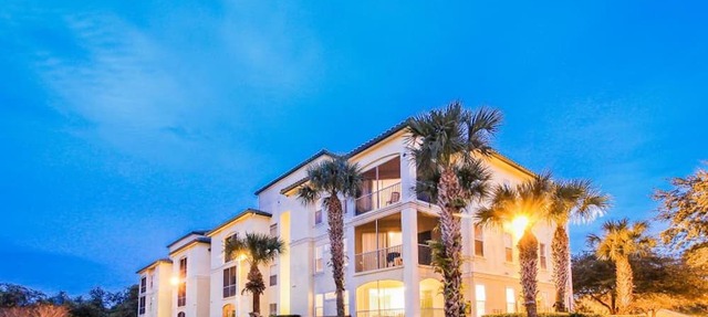 Fantastic Award Winning Newly Renovated Condo 4 miles to Disney 2+2