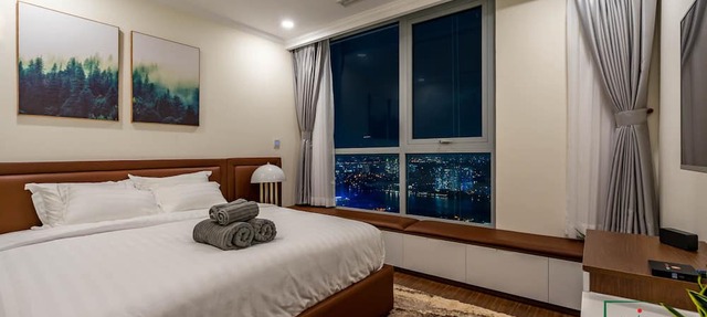 AMAVI LUXURY - VINHOMES SPACIOUS AND COZY APT FOR FAMILY/GROUP - 4 BR