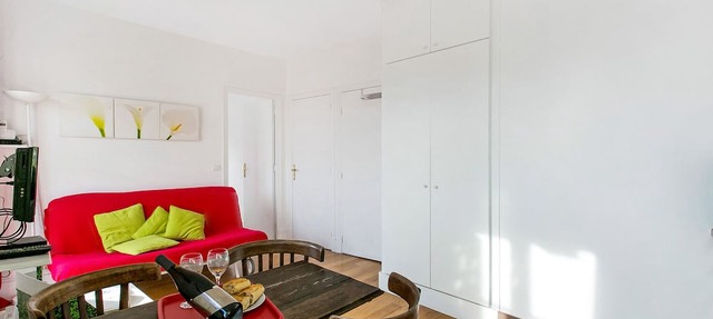 Notre-Dame Panorama — Stay in the Very Heart of Paris