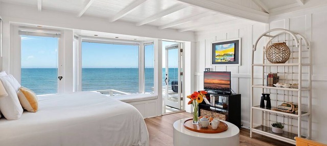Romantic Oceanfront Studio With Private Deck | Right On The Sand!