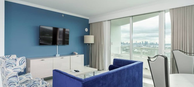 3 bedroom/5 Bathroom in the FONTAINEBLEAU HOTEL (3 unit suite)