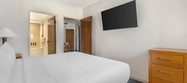 2 BDRM CONDO~ CANCUN RESORT LAS VEGAS~ GREAT POOLS ~ ON SOUTH LAS VEGAS BLVD!