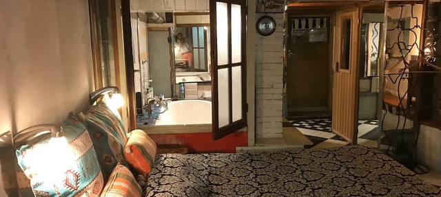 Canal Apartment for 2, 17th cent Old house Center Amsterdam