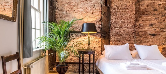 Classy Room 17th Century Canal House