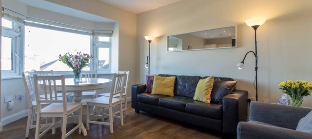 Huge 5-bedroom Family Home in Dublin Suburbs w/Parking