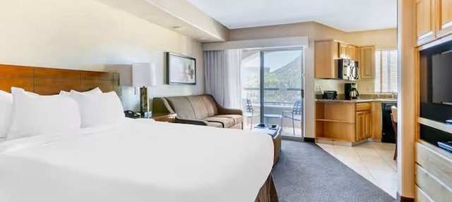 2 BDRM SLEEPS 8~ HUGE UNIT! HEATED POOLS, SPA, HIKING, DINING, CLOSE TO DOWNTOWN