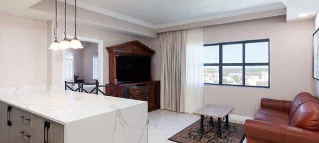 2 Bedroom Resort Condo at Highrise Walking distance to UNIVERSAL
