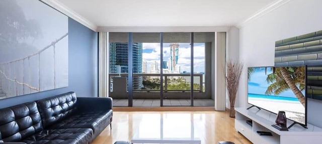 Modern Long Stay Apt | Bayview Balcony | StayCozy