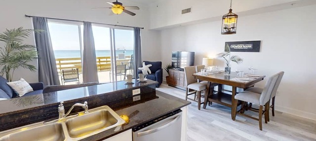 Renovated Ground Floor Beach Front, Free round of Golf & Activities Daily!