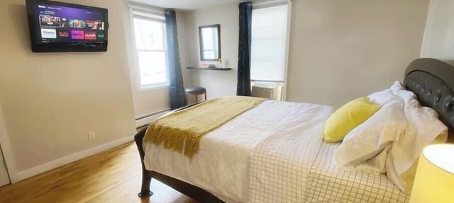 Updated 2 Bedroom with Roof deck and backyard