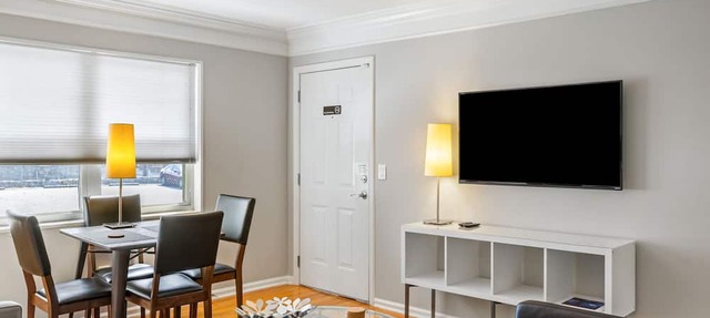 (BC2bH) Great Location, Peaceful Condo Near Peachtree Street