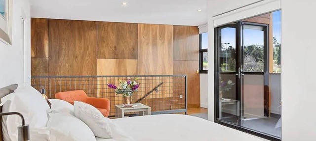 Stunning Warehouse Pad Moments from the Waterfront