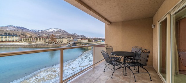 Grandview 636 Waterfront condo on Lake Chelan
