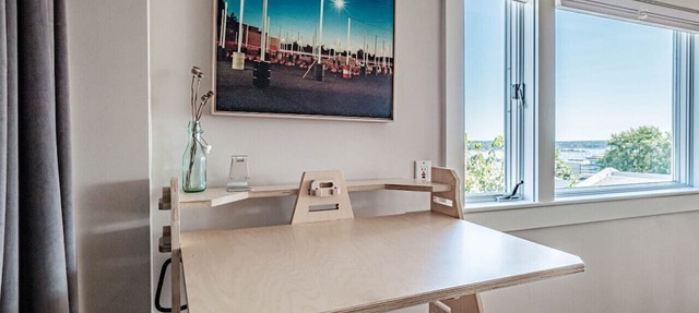 Spectacular Views & Comforts of Home in Portland s Most Desirable Neighborhood