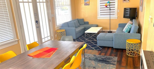 Casa California-Spacious - 3 Bdr/Backyard Firepit/Playground/Gaslamp/Zoo/Beach