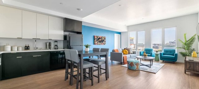 Chic & Cozy, Walk to little Tokyo, Free Parking, Gym and Rooftop Views