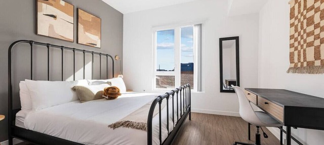 Light-Filled Artsy Stay in Little Tokyo, Walk to best Sushi Bars and Metro