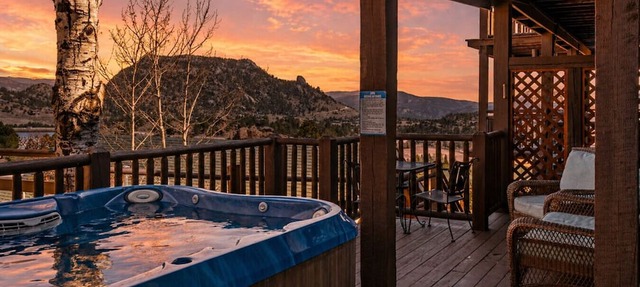Estes Park Condo w/Hot Tub & Lake Views Near RMNP