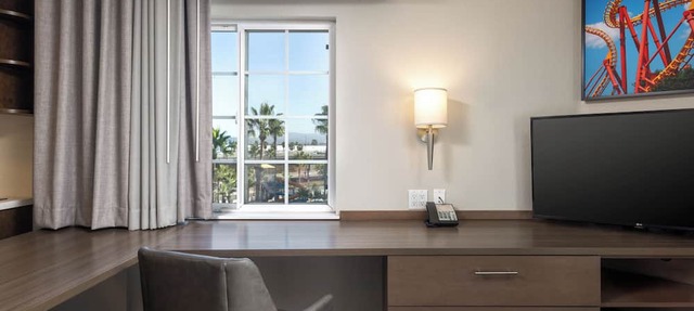 Accommodates 2 Studios w/Double Beds | Full Kitchen | Near Disneyland Resort