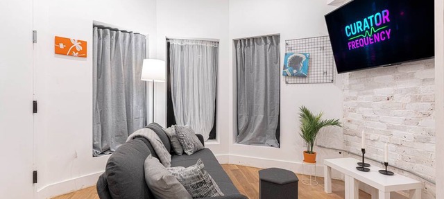 Stylish & Renovated Studio near Train