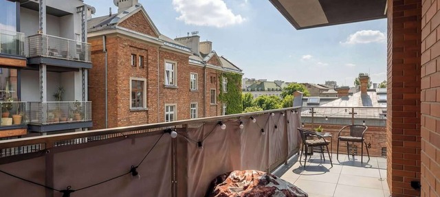 Stylish Apartment | 2 Bedrooms | Parking | Balcony