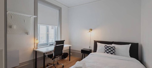 Central location in Montreal with parking