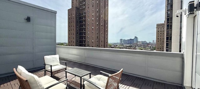 Juliet Balcony | Cute & Cozy Center City 1BR Apt