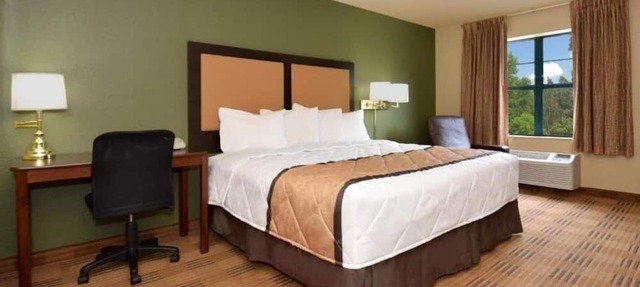 1 King Bed | Non-Smoking, Kitchen, Shower