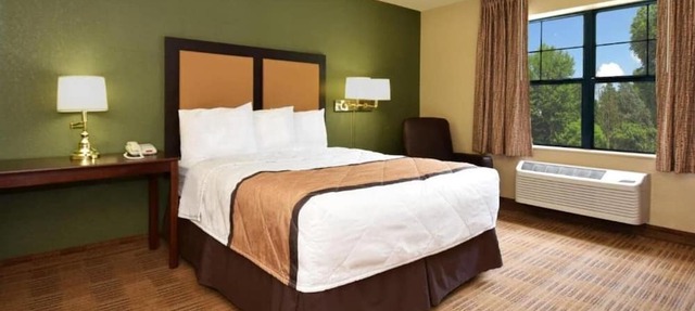 1 Queen Bed | Non-Smoking, Kitchen