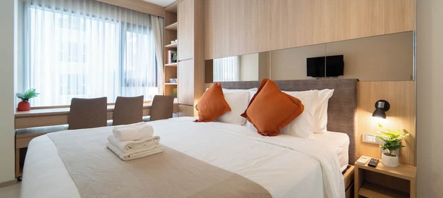 Modern 2BR Thong Lo BTS with Pool, Gym Sauna