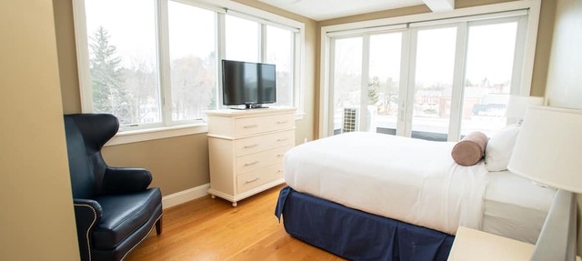 Downtown Kennebunk Penthouse Getaway