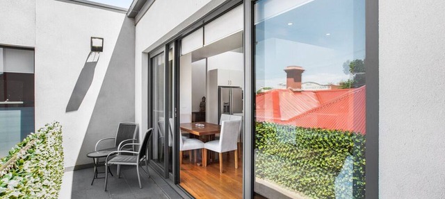 2-Bed Apartment with Parking & Balcony Near Trains