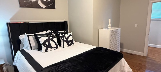 3BR Executive Suite: Extended,Relocation & Renovation Stays Pet-Friendly