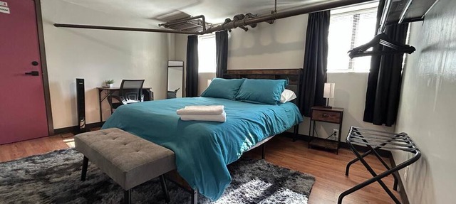 Wrigleyville Retreat 1BR Sleeps 6 Full Kitchen